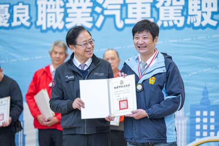 桃園93人獲選優良職業汽車駕駛 張善政頒獎表揚 20241213171219505