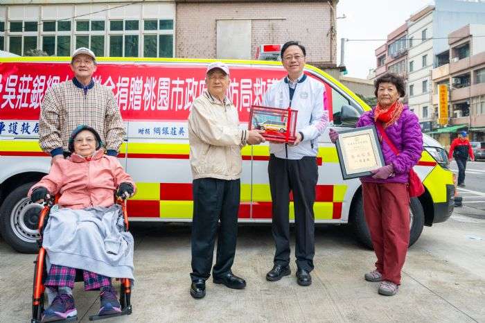延續老校長慈善精神 吳德福子女捐贈救護車予桃消草漯分隊 20241226194505224