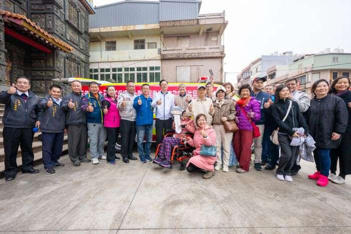 延續老校長慈善精神 吳德福子女捐贈救護車予桃消草漯分隊 20241226194516541