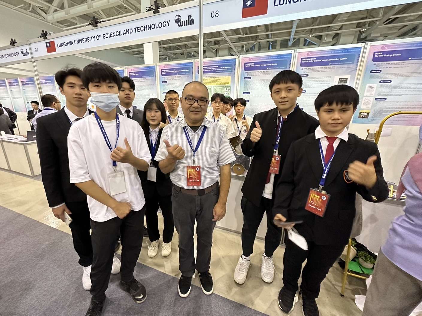 參加高雄國際發明暨設計展 龍華科大獲獎率100% 2024高雄國際發明展 龍華科大全數獲獎創新研發實力堅強 4 0