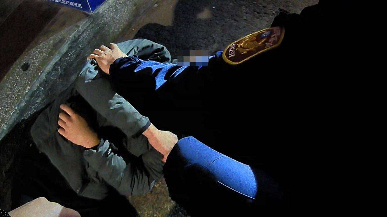 喝茫了!桃園21歲男醉倒路邊 向警察自稱是習近平 2029524 0