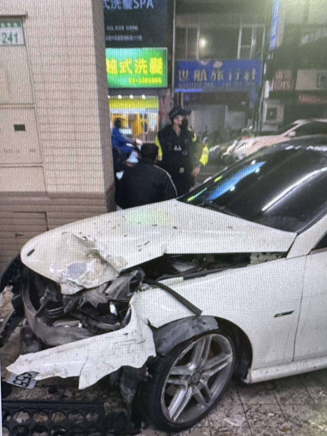 得來速?桃園離譜駕駛竟4小時連撞2超商 18車受波及 2036889 0