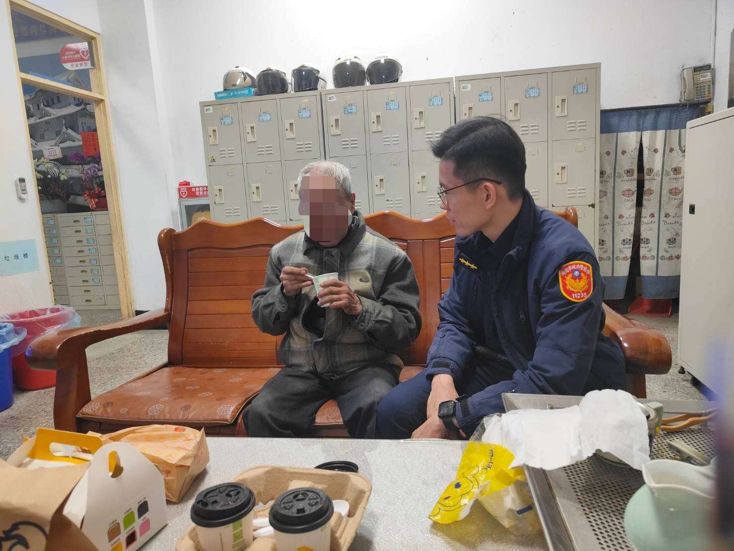 8旬翁騎車迷途好無助 龍潭警暖心伸援助解圍 2484500