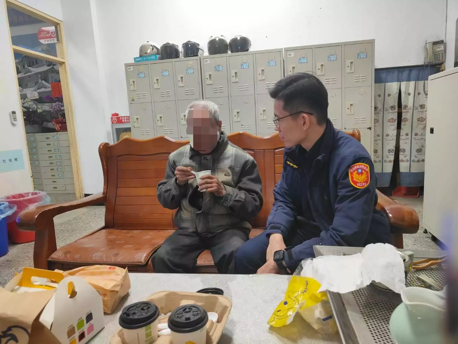 8旬翁騎車迷途好無助 龍潭警暖心伸援助解圍 2484500