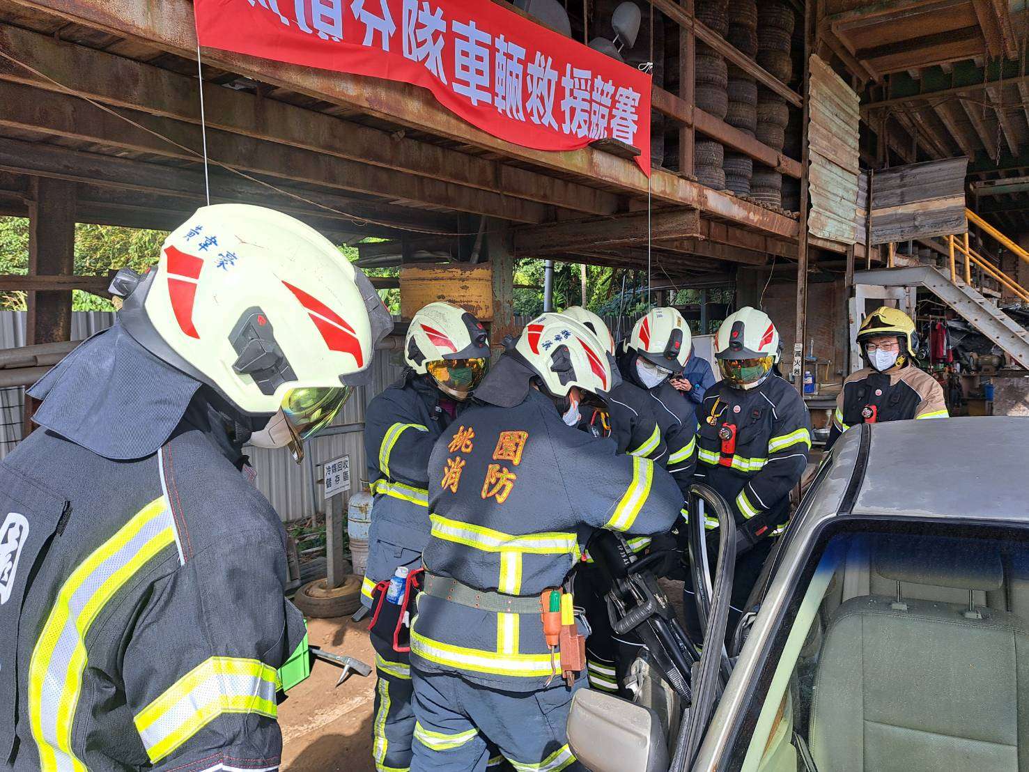 車禍救援能力大比拚 桃園消防員全力提升搶救效率 25471
