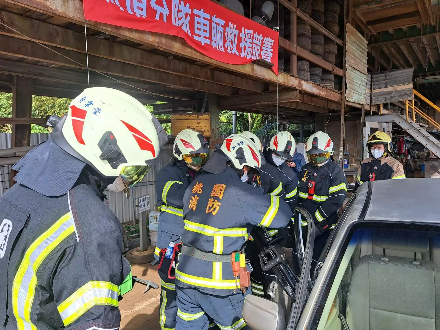 車禍救援能力大比拚 桃園消防員全力提升搶救效率 25471