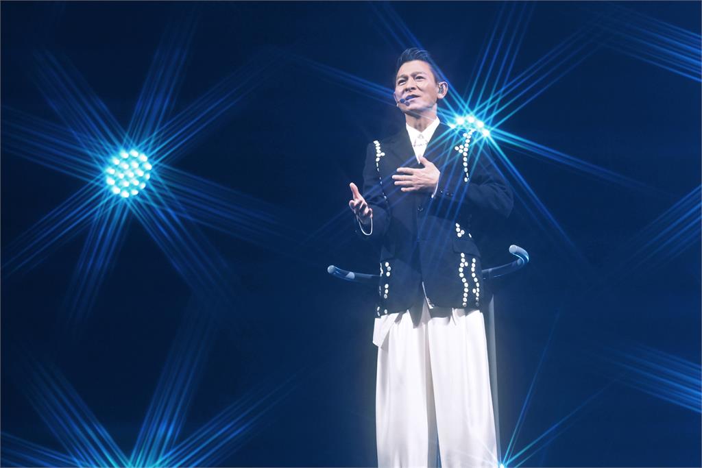 劉德華開唱「滑出3公尺高台」 近況曝光 劉德華開唱「滑出3公尺高台」 近況曝光