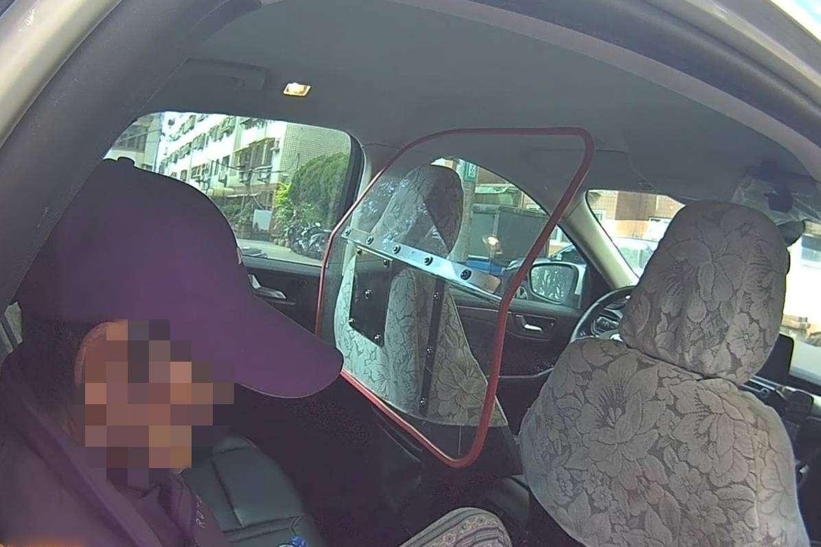 9旬翁偷溜出門體力不支 大園警挨家挨戶找家屬 313209 0