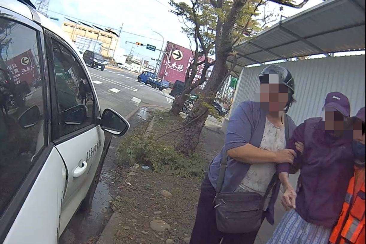 9旬翁偷溜出門體力不支 大園警挨家挨戶找家屬 313211 0
