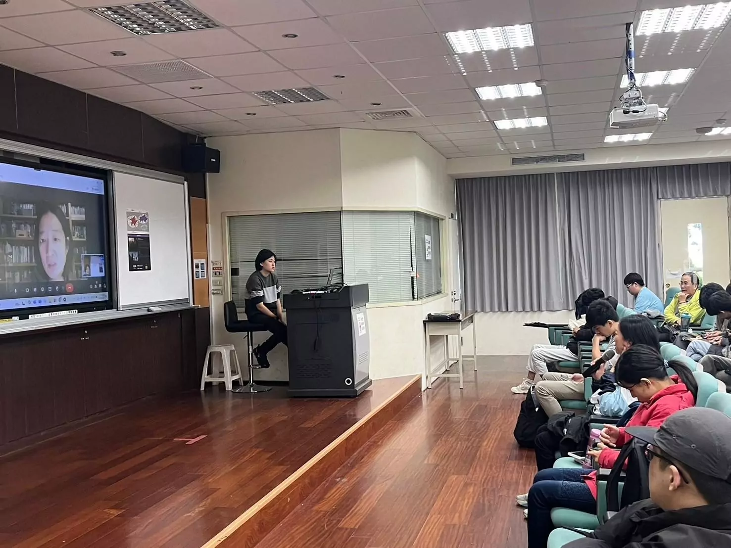 國際女性影展進校園 龍華科大學子觀影探討多元議題 國際女性影展進校園 龍華科大學子觀影探討多元議題