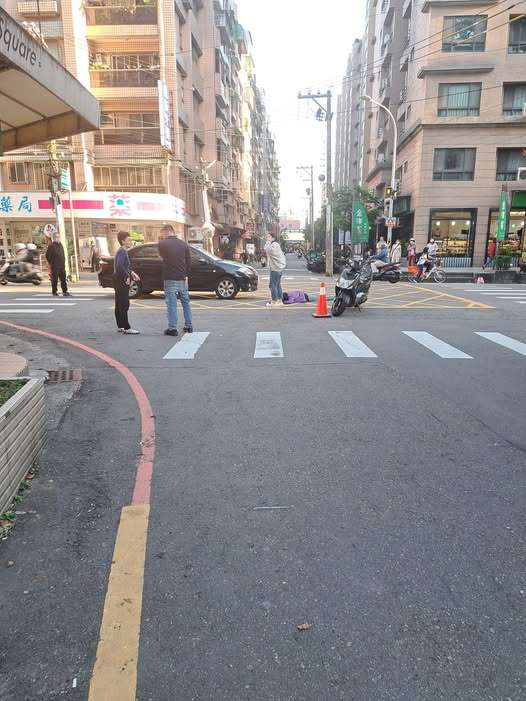 轎車無號誌路口釀禍 6旬婦慘遭撞倒地 468837554 2181308932262891 5466806589690930352 n
