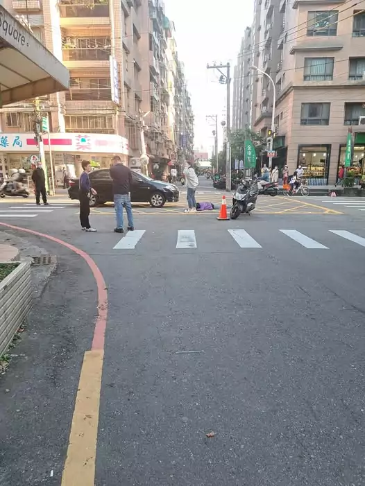 轎車無號誌路口釀禍 6旬婦慘遭撞倒地 468837554 2181308932262891 5466806589690930352 n