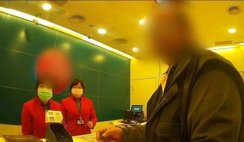 1天2男接連遇詐騙 八德警苦勸阻詐 713218 0