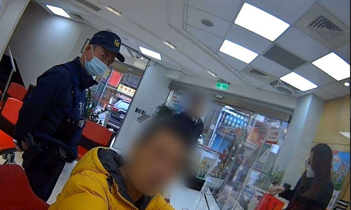1天2男接連遇詐騙 八德警苦勸阻詐 713220 0