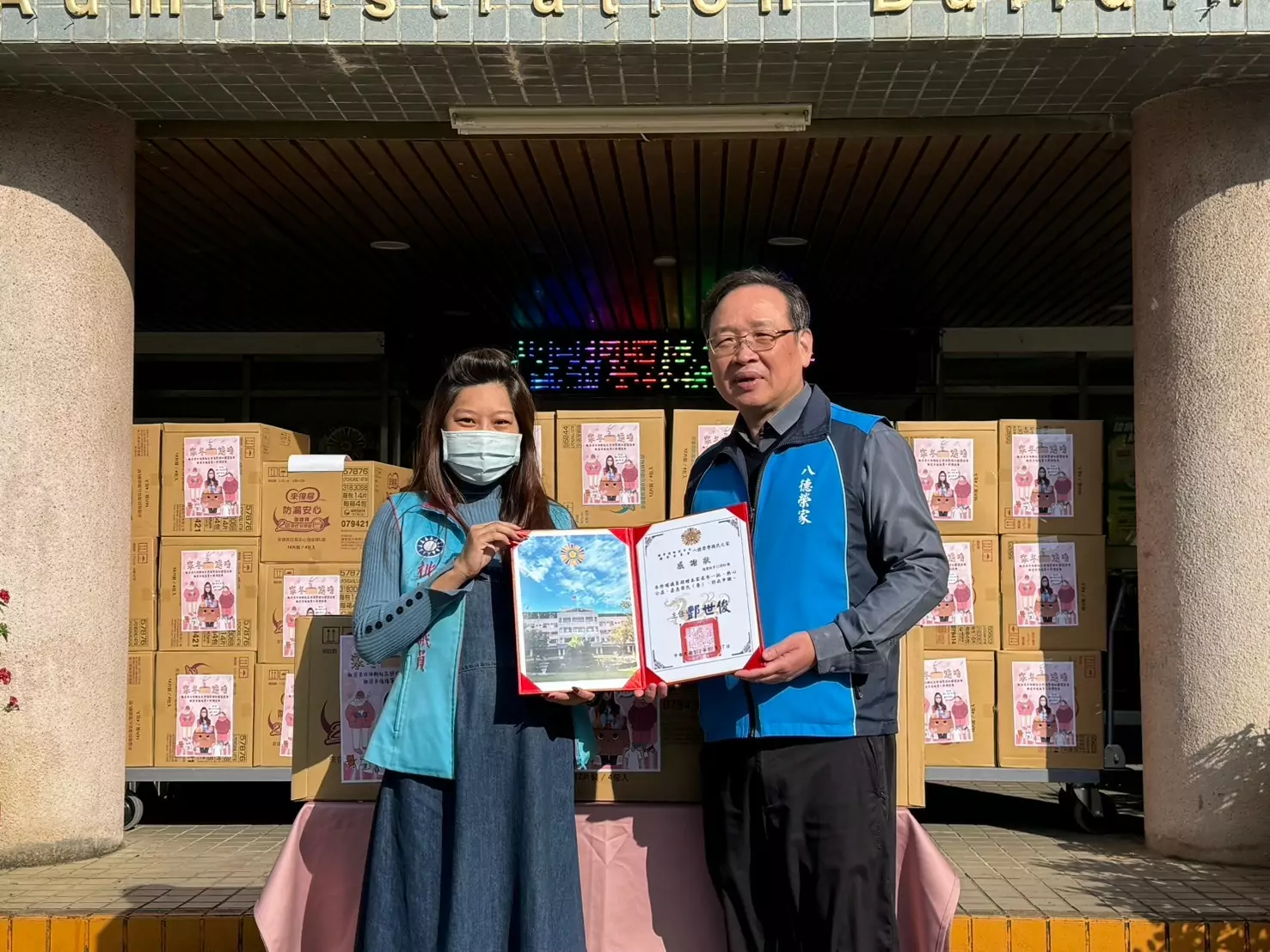 朱珍瑤攜手2協會年末送暖 八德榮家獲贈33箱尿布 874656 1