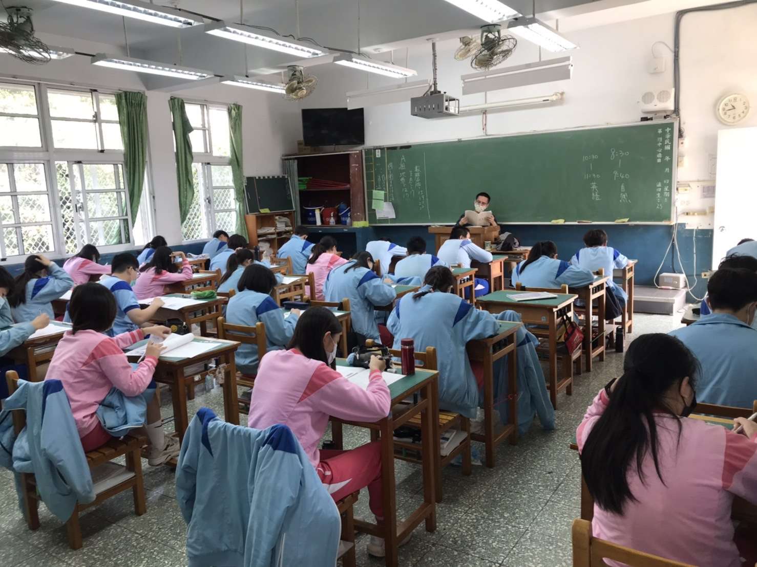 桃園教育局舉辦模擬測驗及分發 助會考生熟悉免試入學流程 963172