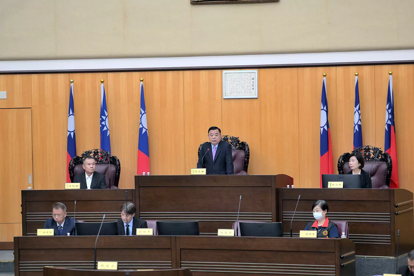 桃園市議會三黨攜手通過114年度預算 刪減2.5億由市府自行調配 桃園市議會三黨攜手通過114年度預算 刪減2.5億由市府自行調配
