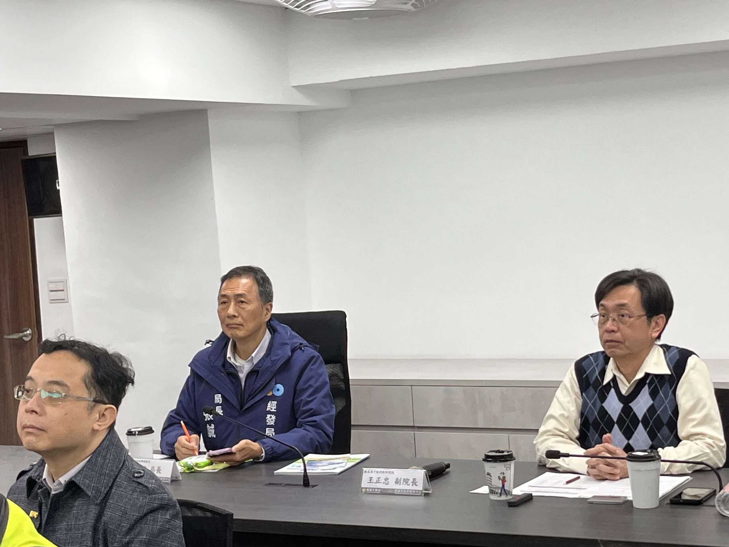 經發局出席國原院專利技術說明會 盼搭建桃園企業與學術間橋梁 E0BE5539 07E3 434F 91E2 F5E1D53C2E0A scaled