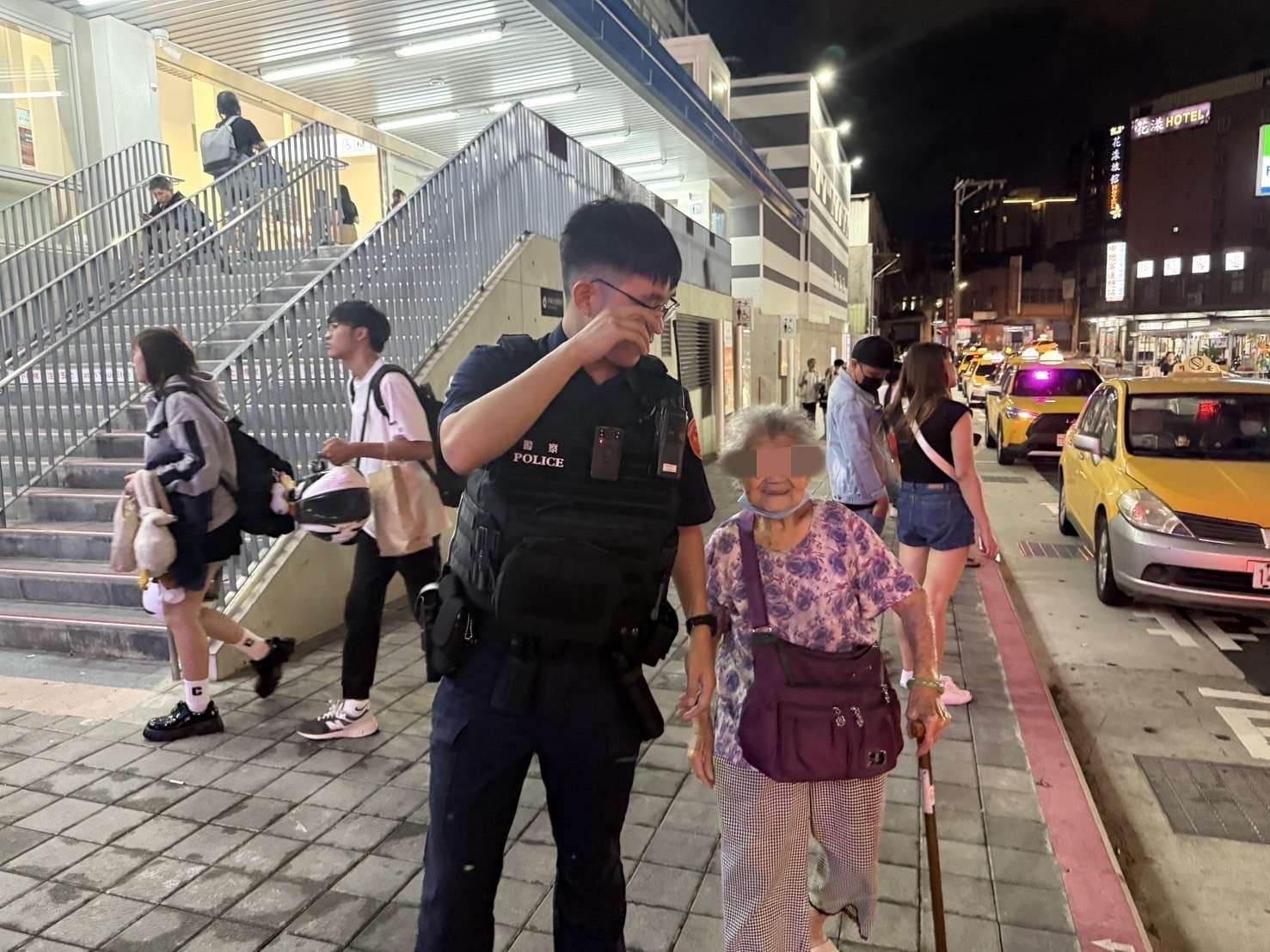 忘路不怕!9旬嬤散步迷途 壢警「熟面孔」助返家 S 10911754 0