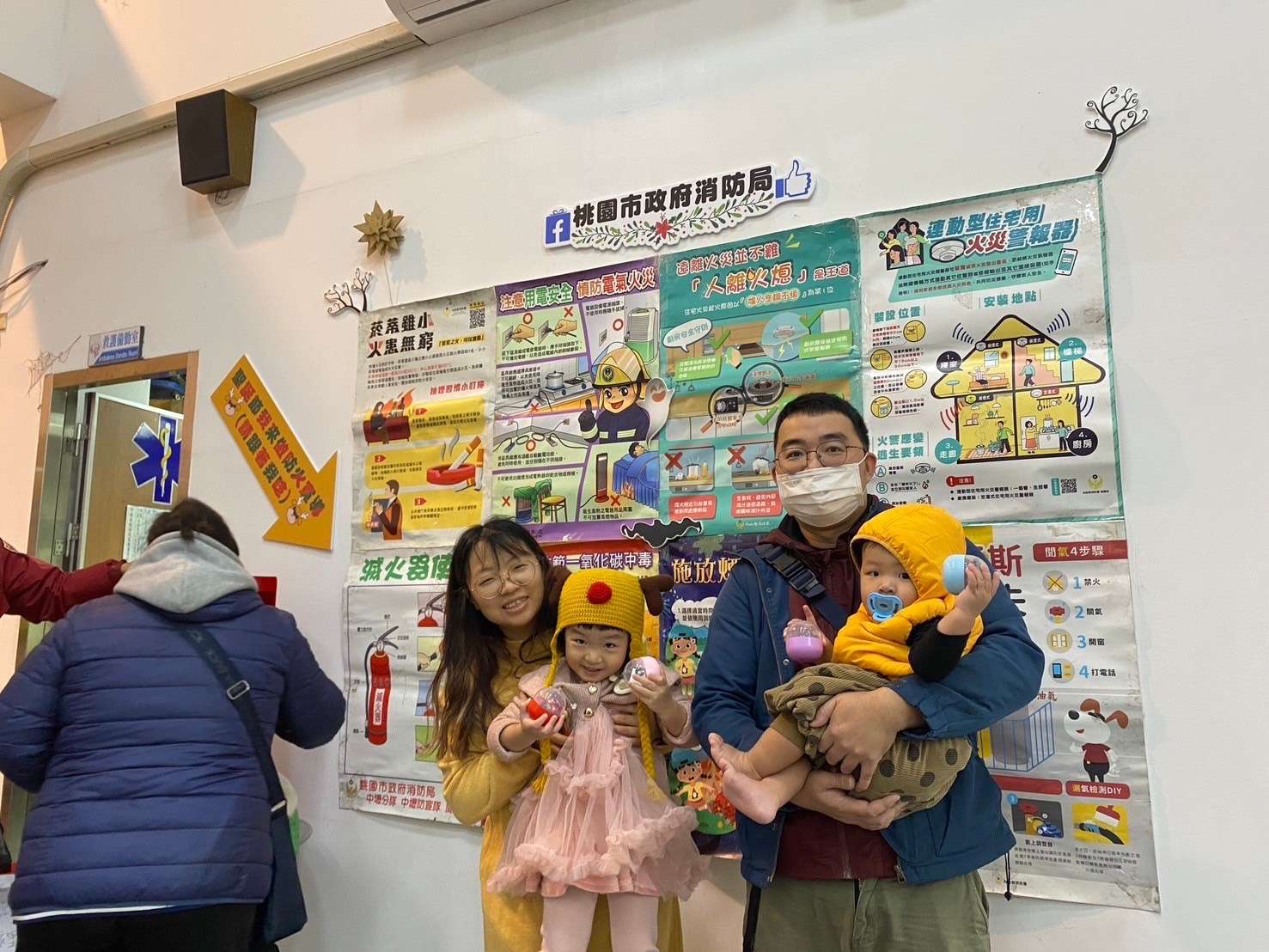 桃消中壢分隊舉辦聖誕節活動 大小朋友轉扭蛋學防災知識 S 11837470 0 0