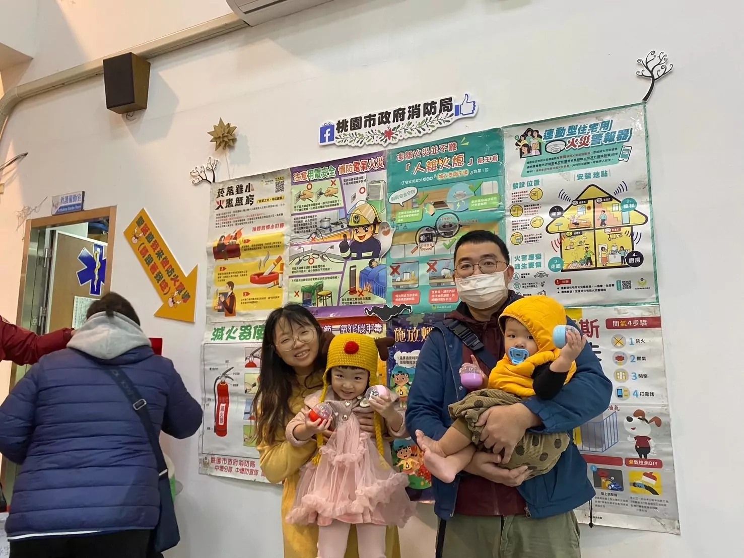 桃消中壢分隊舉辦聖誕節活動 大小朋友轉扭蛋學防災知識 桃消中壢分隊舉辦聖誕節活動 大小朋友轉扭蛋學防災知識