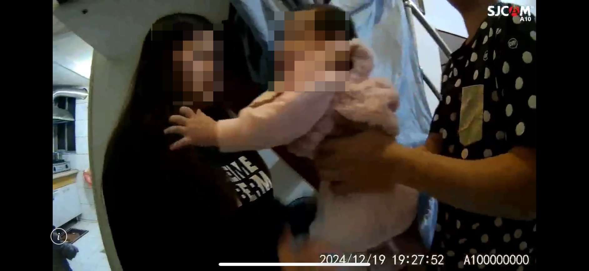 幼童反鎖屋內驚慌哭鬧 大溪暖警及時救援助脫困 S 227278863 0