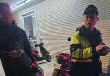 深夜機車爆胎困郊外 大溪警及時伸援解圍