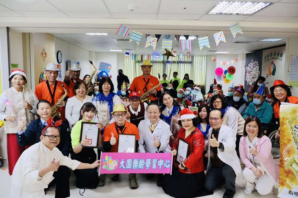 北榮桃園分院護理之家聖誕活動溫馨登場 陪伴長輩安養晚年 S 249978885 0 1
