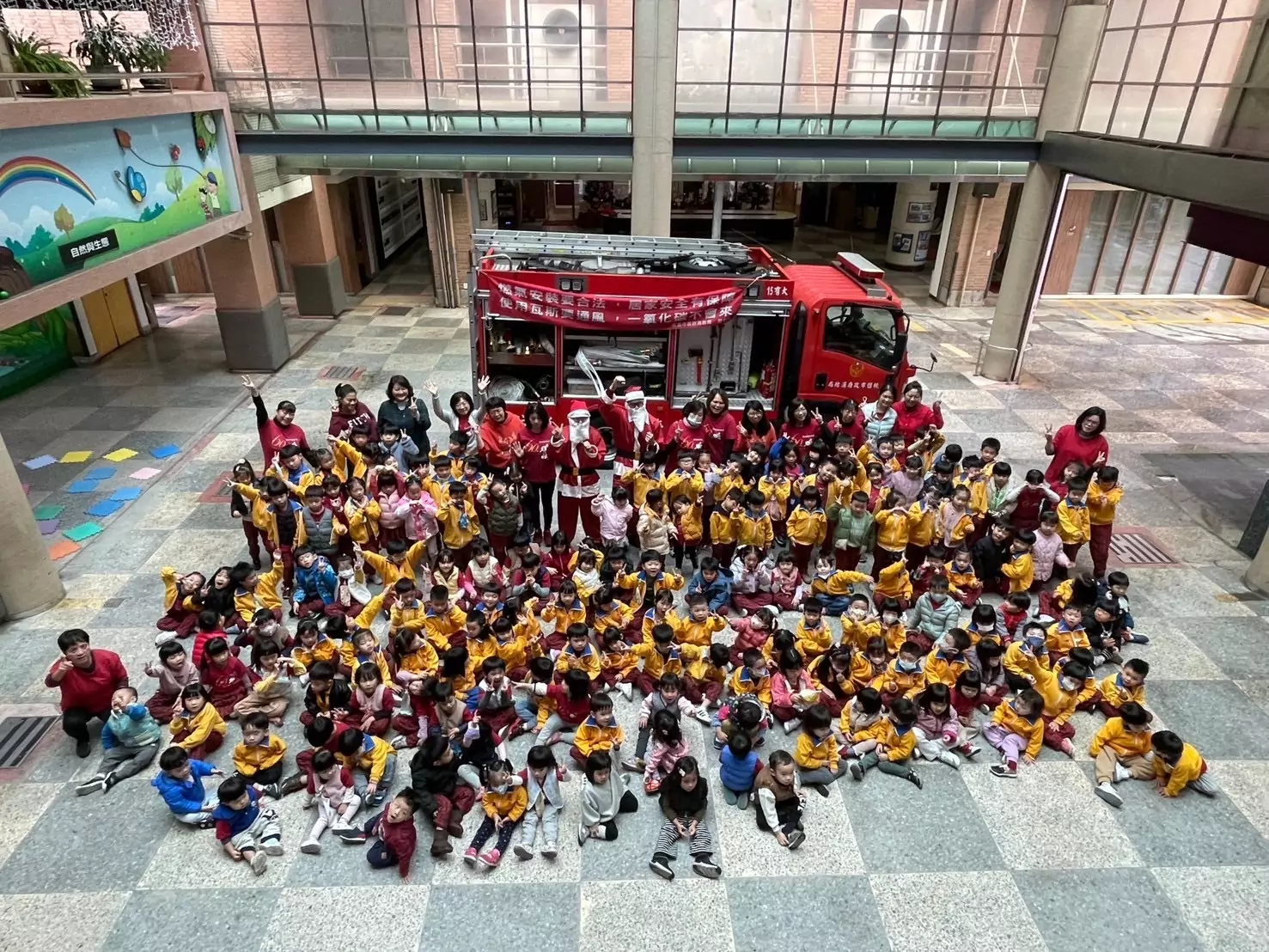 桃消大有分隊前進幼兒園 聖誕老人陪伴幼童學防災 桃消大有分隊前進幼兒園 聖誕老人陪伴幼童學防災