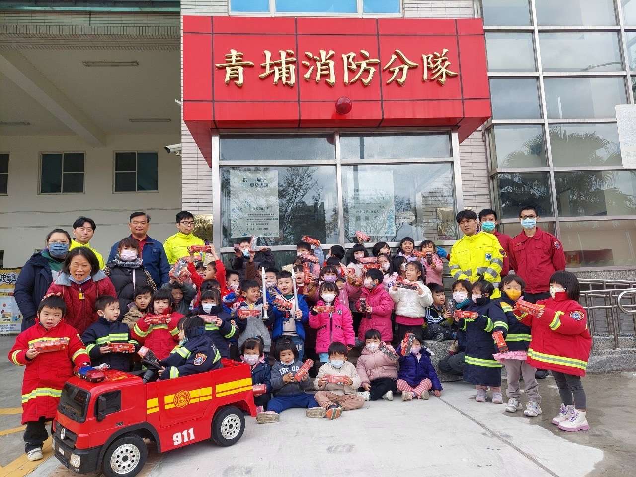 桃消青埔分隊舉辦防災宣導 幼兒園學童化身小小消防員 S 27754593 0