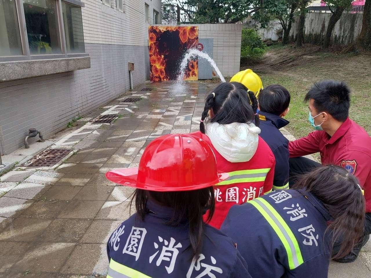 桃消青埔分隊舉辦防災宣導 幼兒園學童化身小小消防員 S 27754597 0