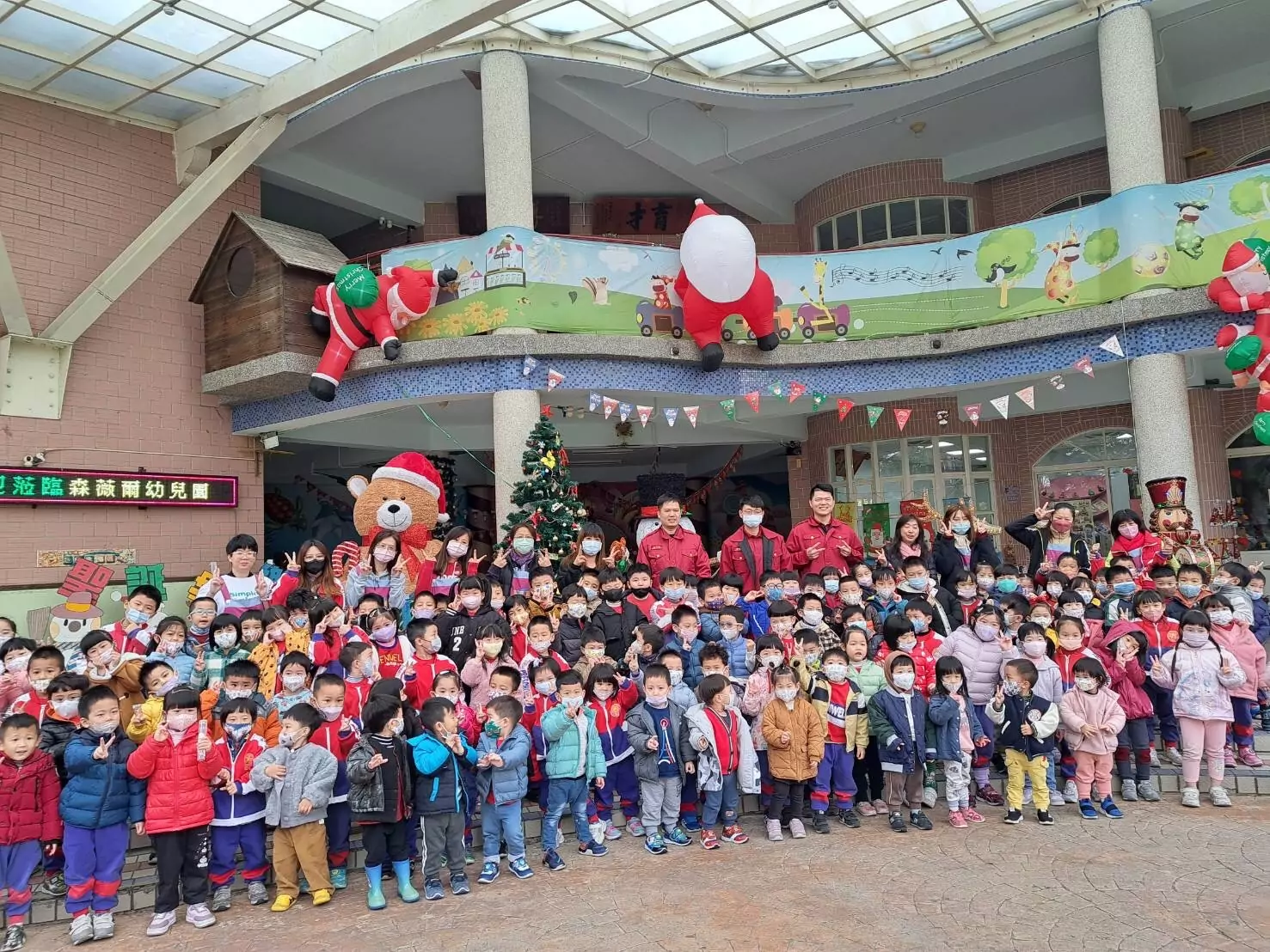 圳頂消防分隊傳遞聖誕祝福 提升學童安全知識 圳頂消防分隊傳遞聖誕祝福 提升學童安全知識
