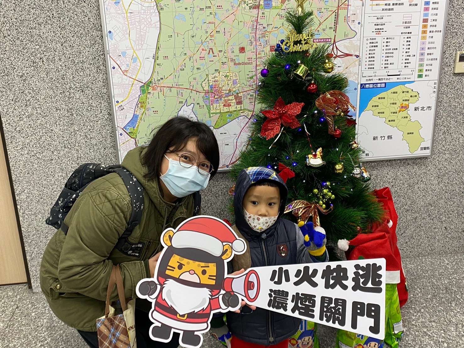 桃消大湳分隊舉辦防火宣導活動 聖誕老人與小朋友同樂 S 52920470 0