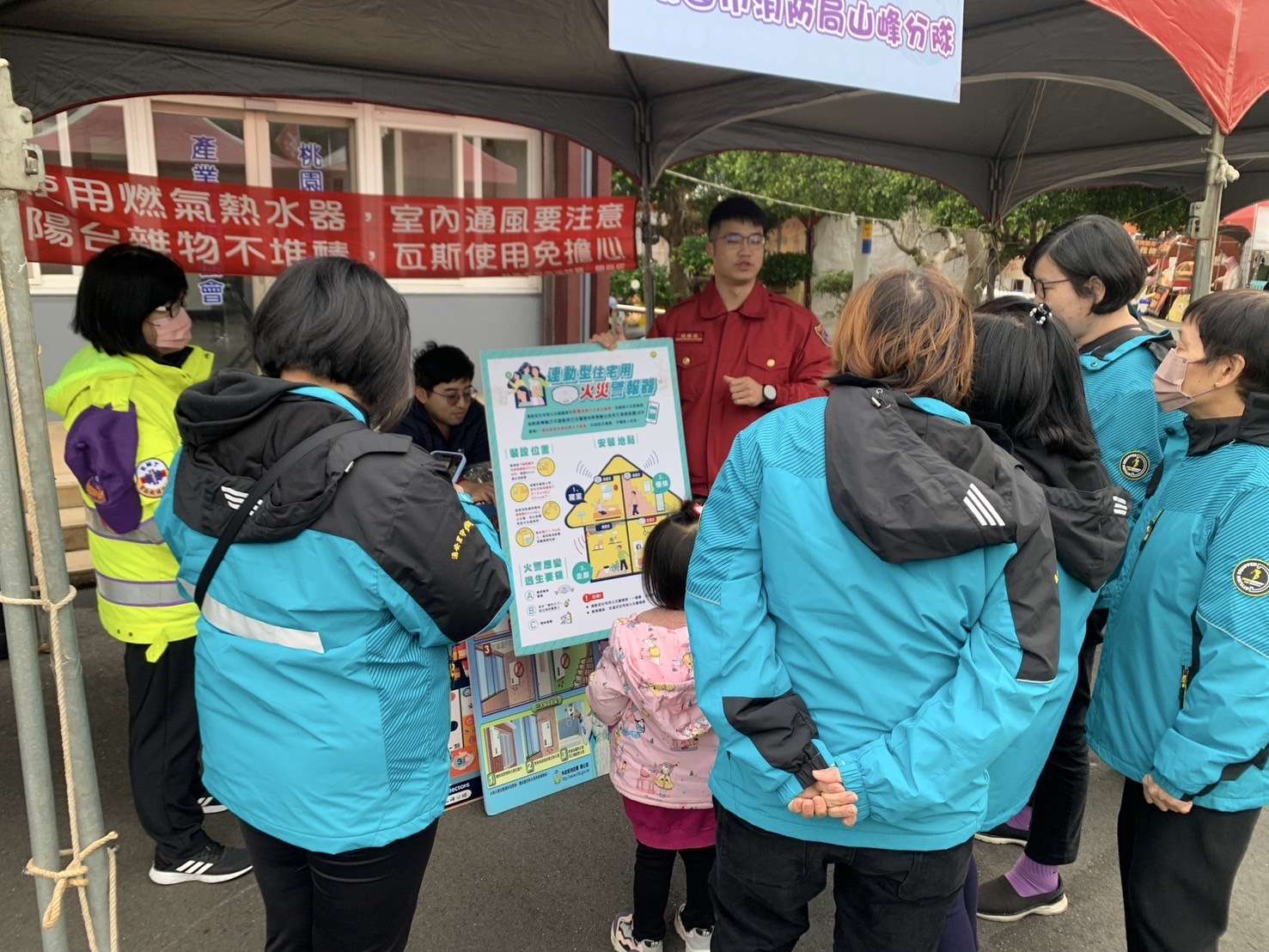 寒冬將至!桃消山峰分隊前進市集 提醒民眾「這件事」 S 705421331