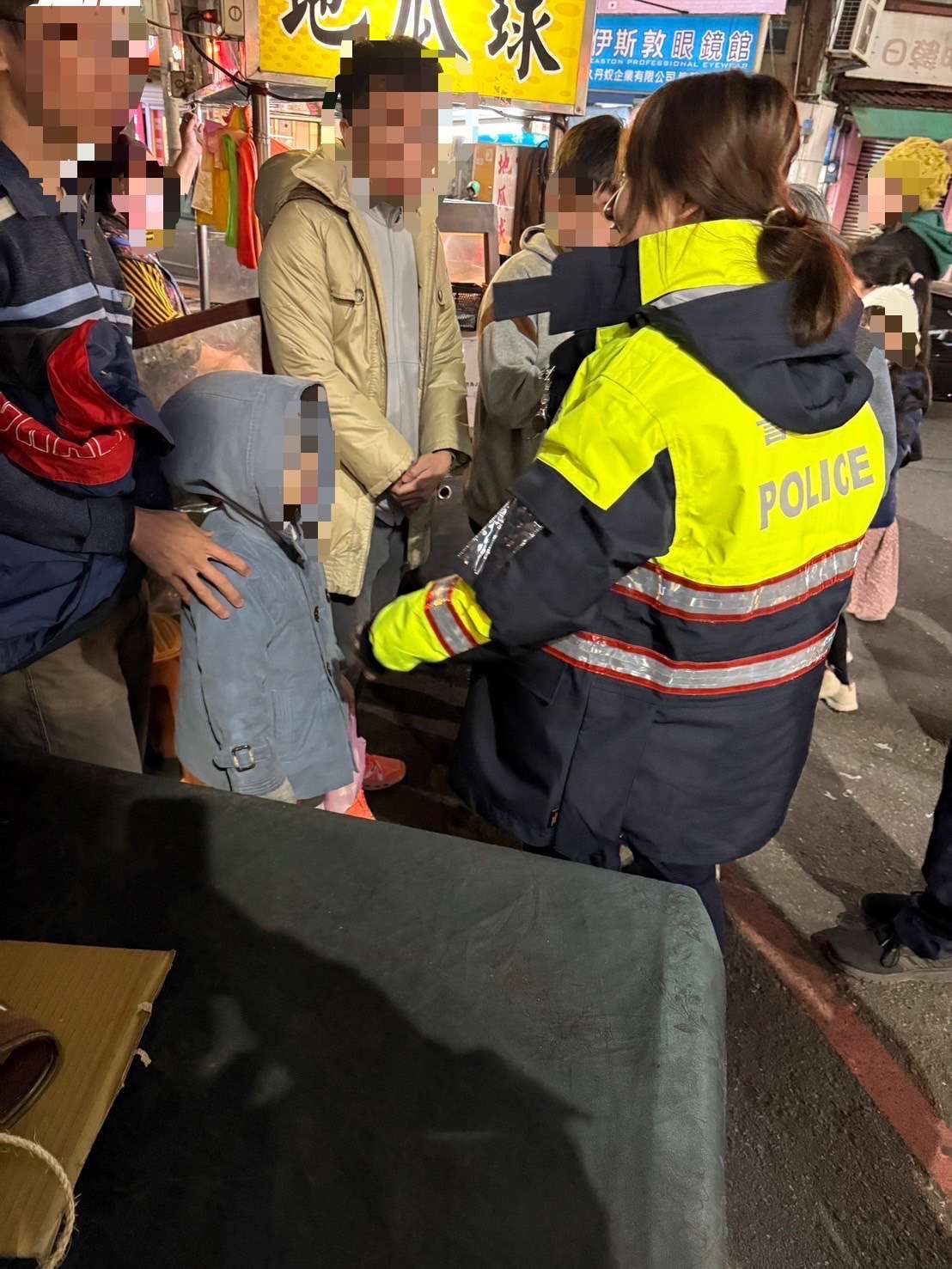 男童尿急找廁所走失 楊梅警靠「這招」火速尋人 S 71335996 0
