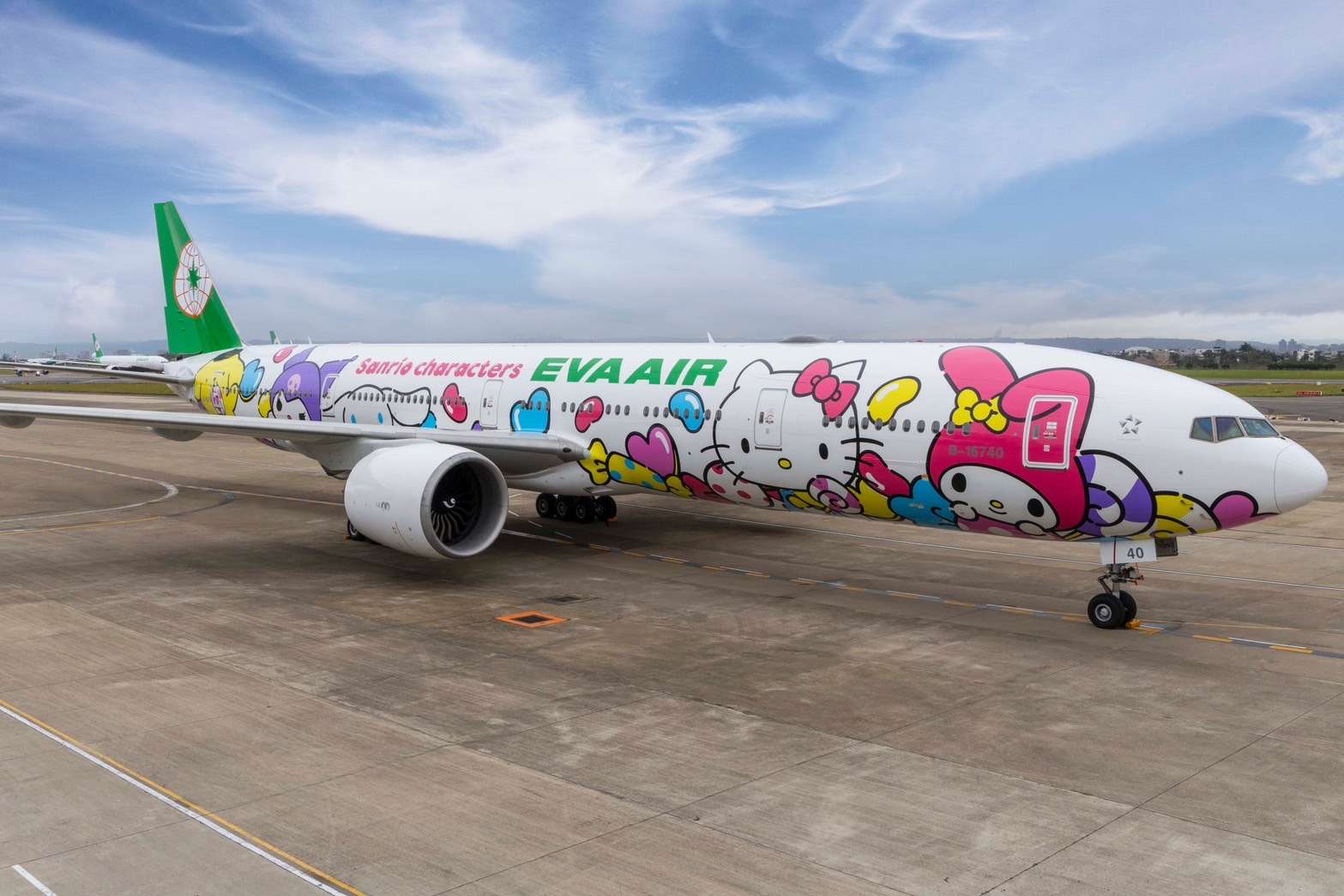 與三麗鷗明星暢遊花都 長榮航空Hello Kitty「糖果機」甜蜜亮相 S 83976220