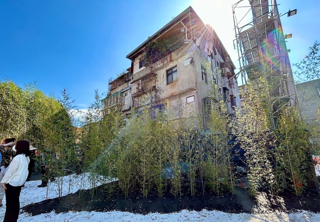 一毛都賺不到!釘子戶淪「教訓屋」廢宅…600位鄰居秒同意「房價翻三倍」