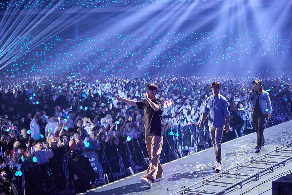 他在周杰倫演唱會「唱RAP」被罵翻 老婆發長文開戰了