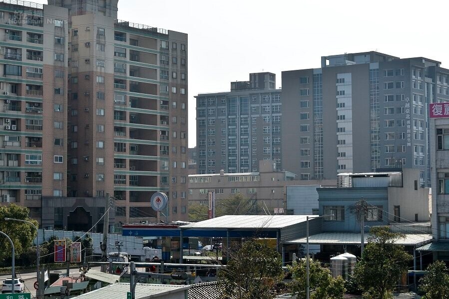 兩建案巧碰「嫌惡在身邊」 網一片倒選它:賭一個遷走!