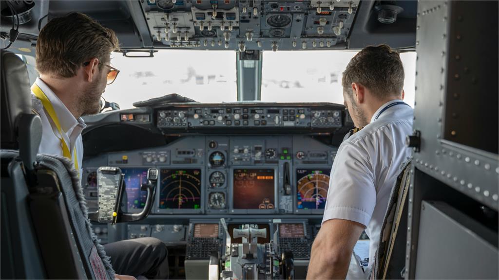 空姐爆料明星奧客行徑 竟囂張嗆機長「這句話」