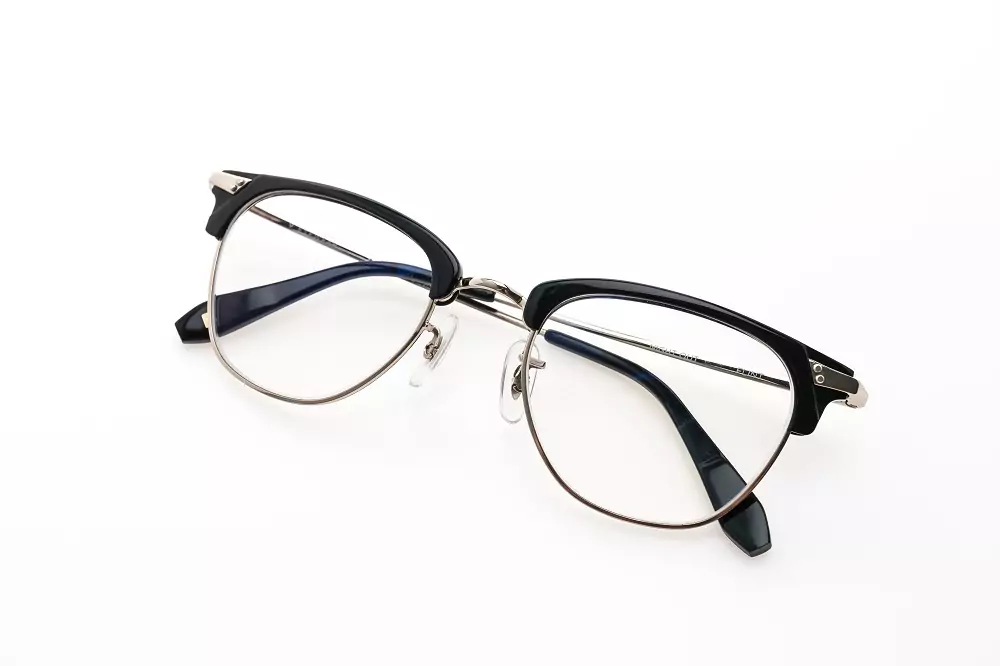 eyeglasses wear 1