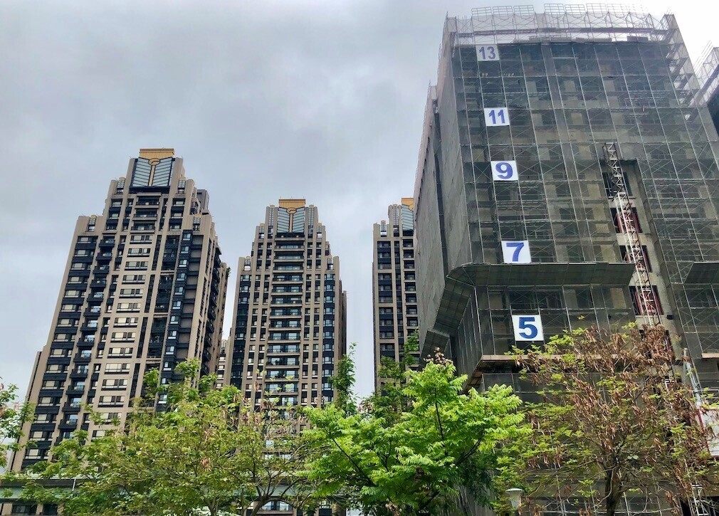 「存款200萬、單親養1孩」買房或租屋?月薪一曝全網搖頭:桃園都買不起