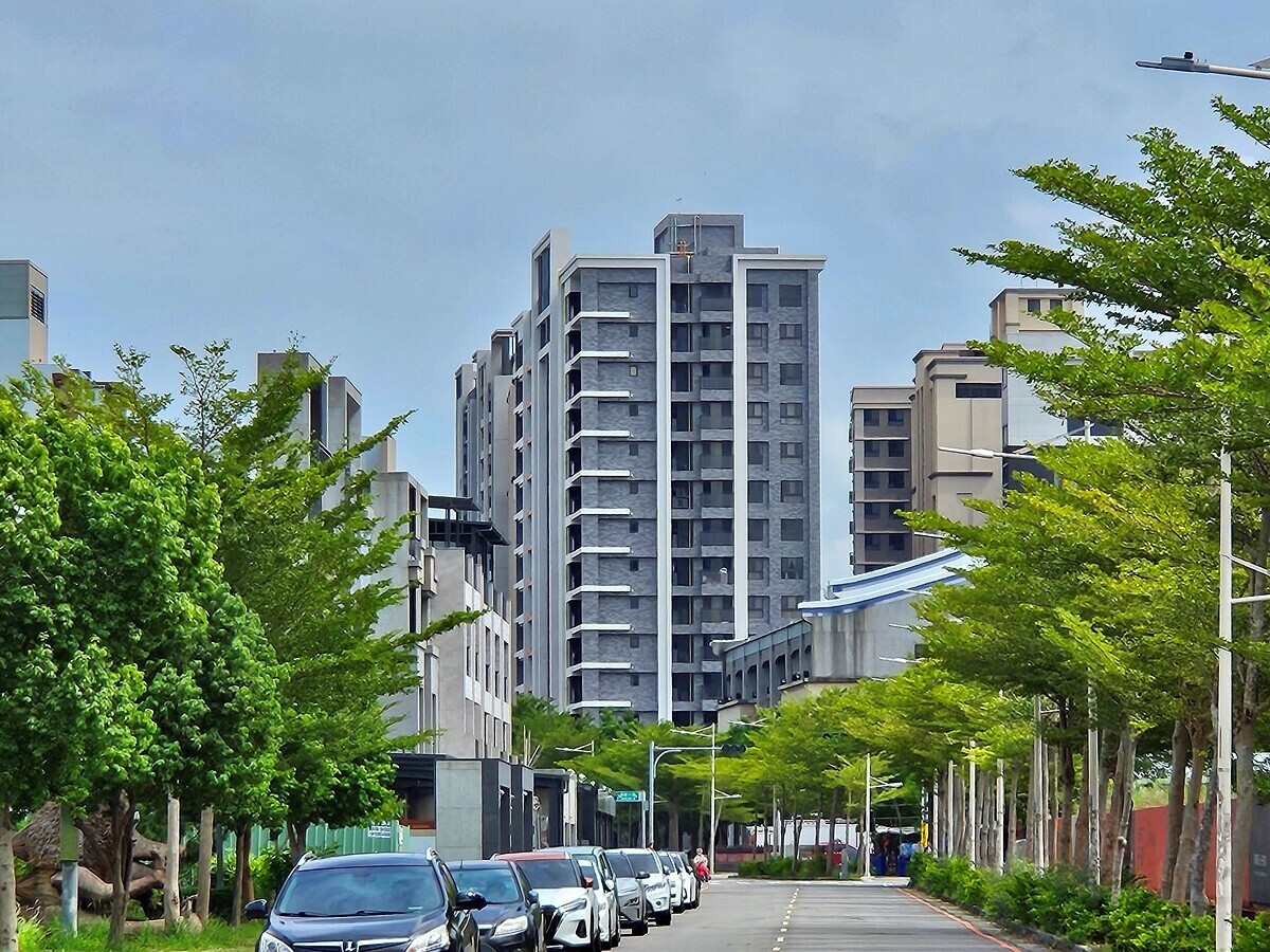 竹北7字頭「一條馬路隔出兩個世界」 他揭露土地價值:利益太大!