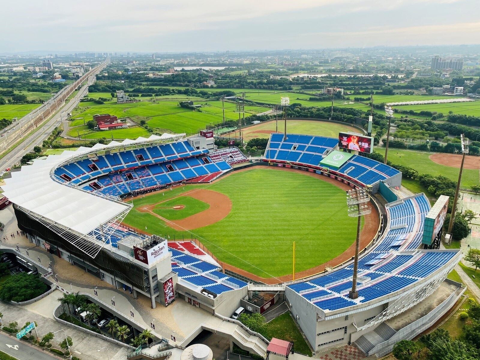 棒球狂熱!盤點全台七大球場宅「統一獅、台鋼雄鷹」主場威 最高漲近2成