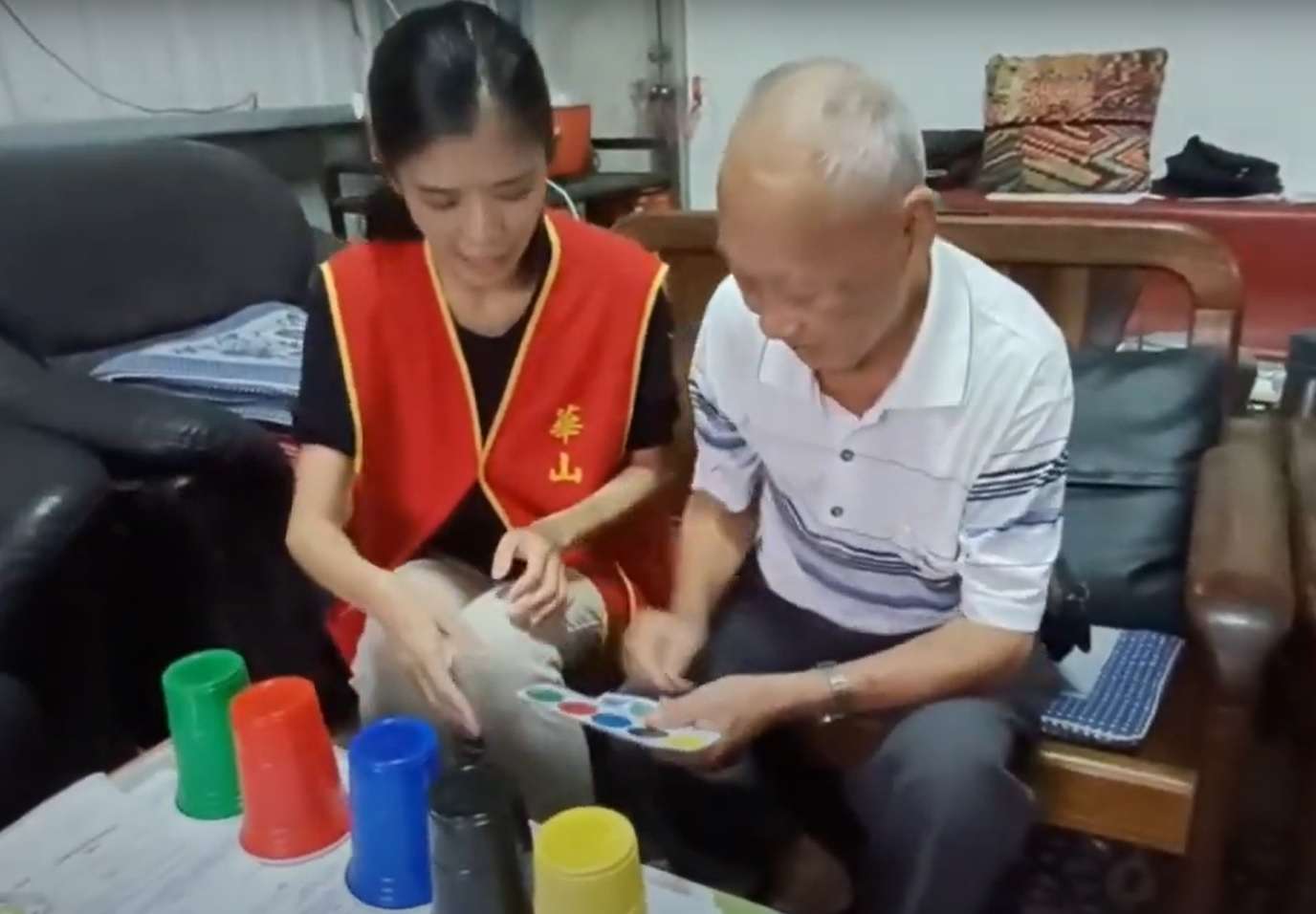華山基金會「護老一點訣」專欄上線 高齡健康資訊報你知 hg5e4h5e45he