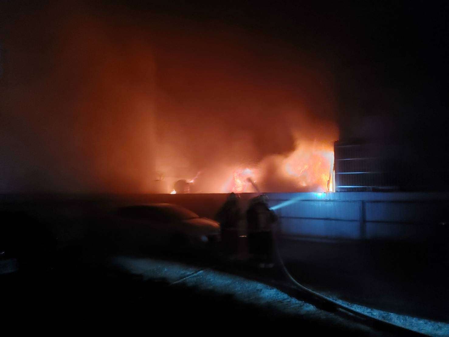 中壢鐵皮屋火警 9台汽機車燒毀 image 6810101933705733009 0