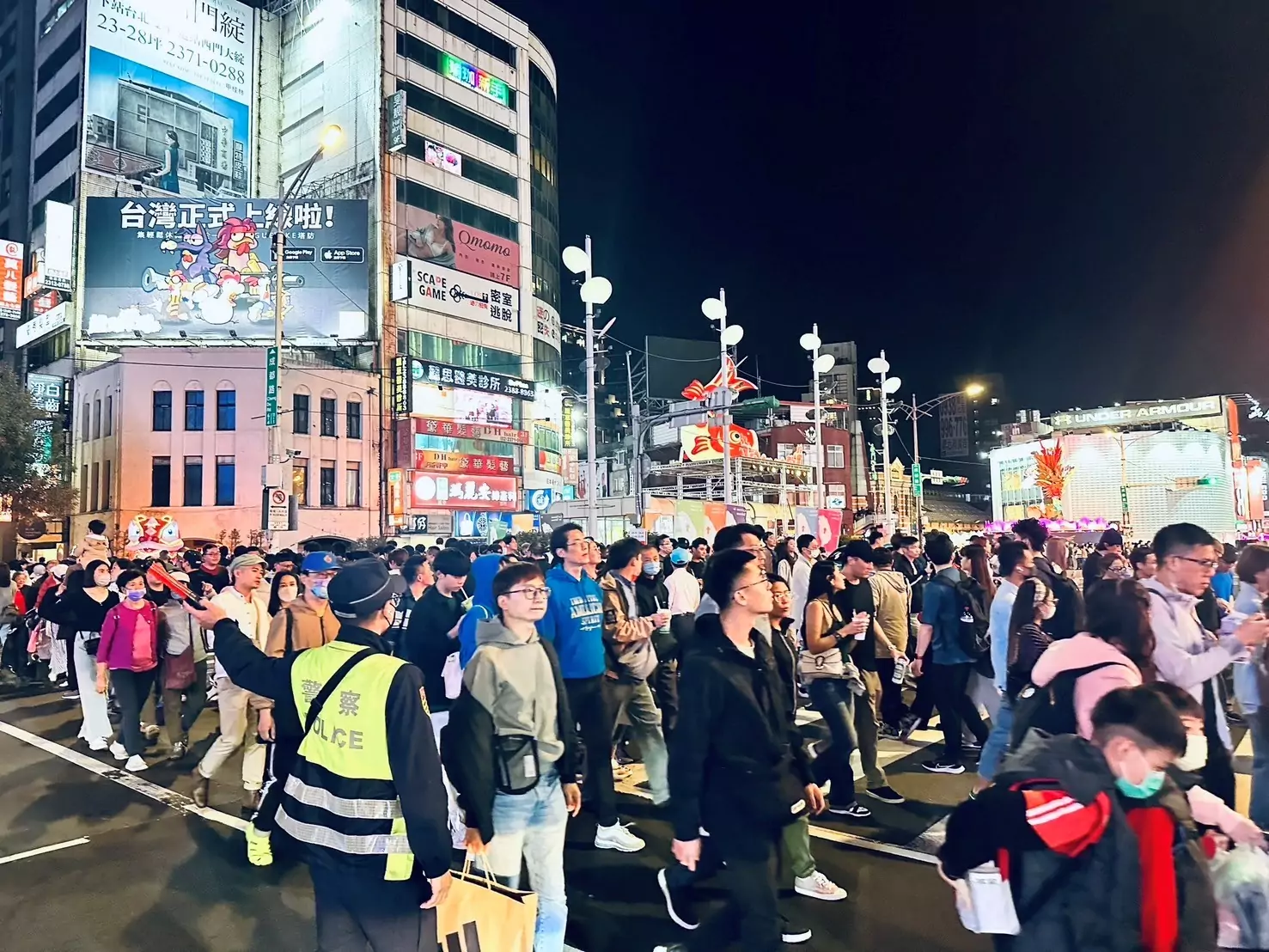 春節連假湧人車 警署加強疏導管制交通、觀光熱點 春節連假湧人車 警署加強疏導管制交通、觀光熱點