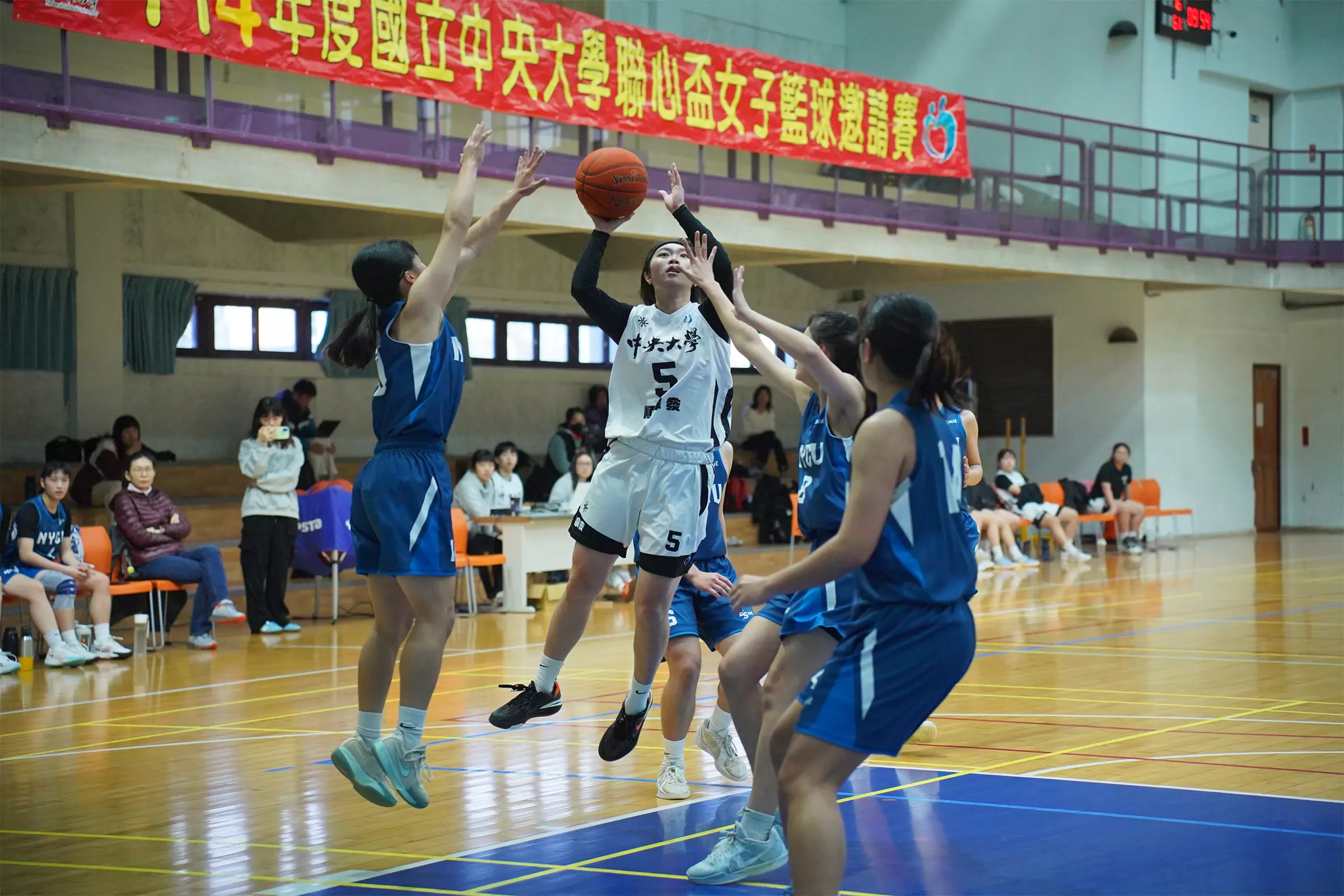 中央大學女籃旗開得勝 開幕式周景揚勉勵運動精神 中央大學女籃旗開得勝 開幕式周景揚勉勵運動精神