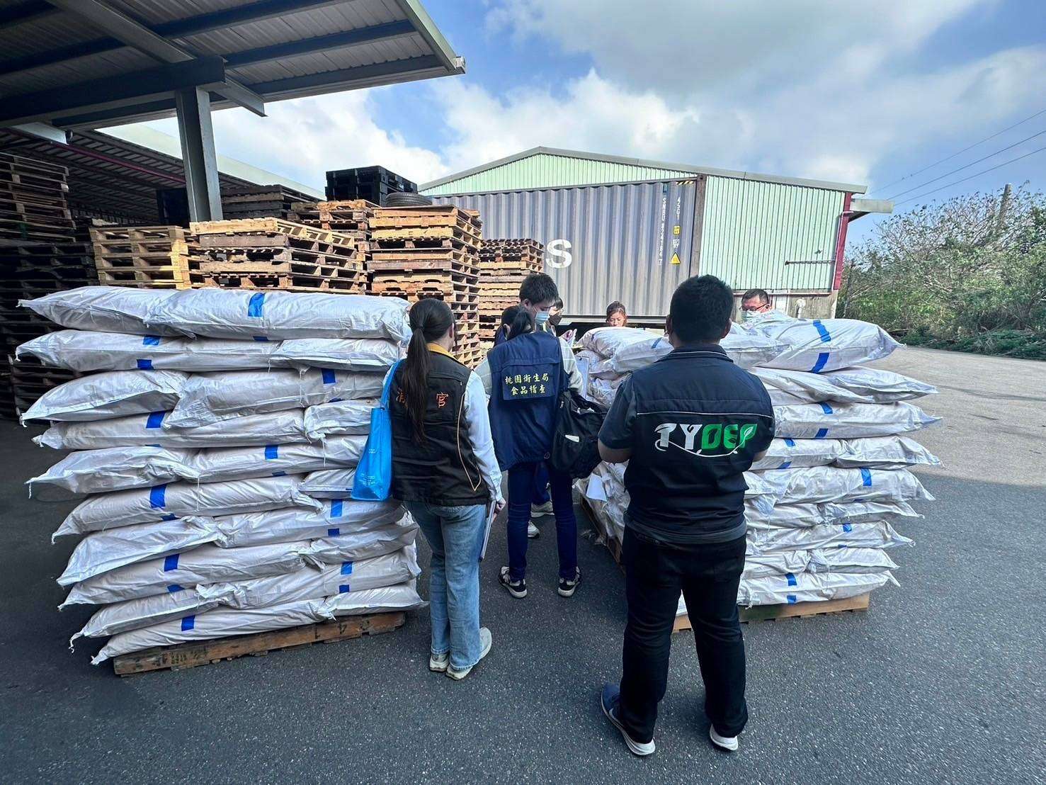 桃園環保局農曆年前啟動稽查 防堵工業用化學品非法添加於食品 15