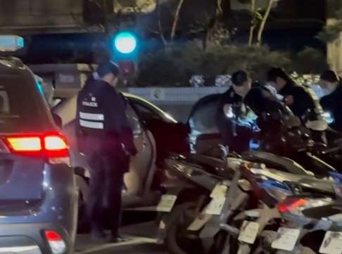 小客車未開大燈引注意 壢警攔查驚見「這物」 1736820105498